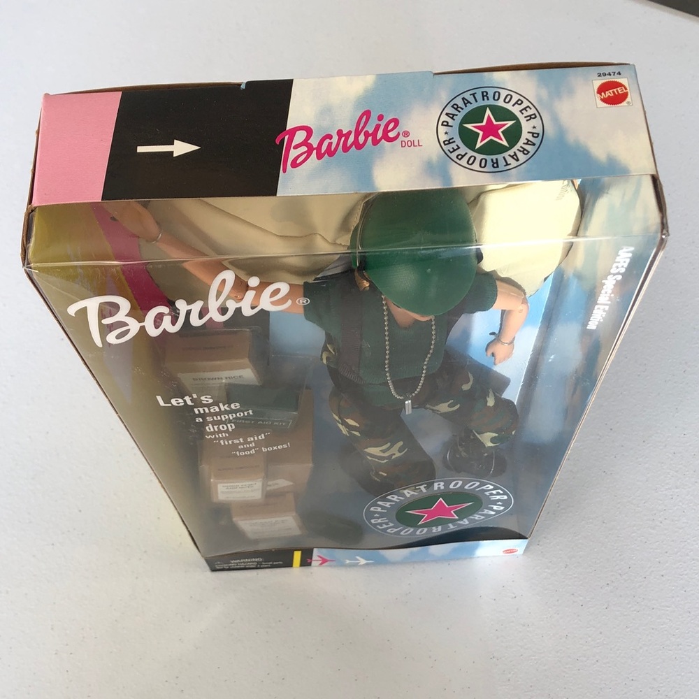 Barbie Paratrooper Doll with Green and Camouflage Military AAFES Edition 2000 - Picture 10 of 13